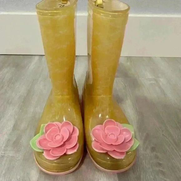 Kids Disney Store Belle Yellow Jelly Rain Boots Size 1 Flowers Princess - Picture 2 of 8